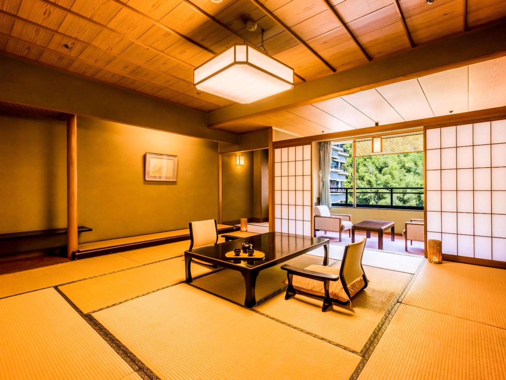 Ooedo Onsen Monogatari Premium Saiki Bekkan Misasa Buitenkant foto
