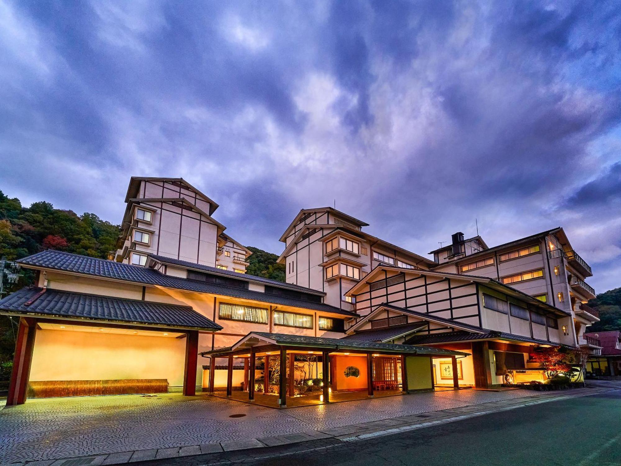Ooedo Onsen Monogatari Premium Saiki Bekkan Misasa Buitenkant foto